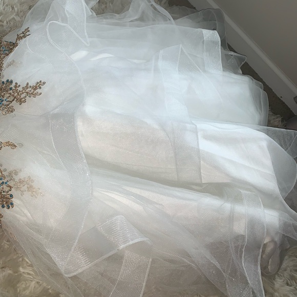 Formal dress - Picture 5 of 5